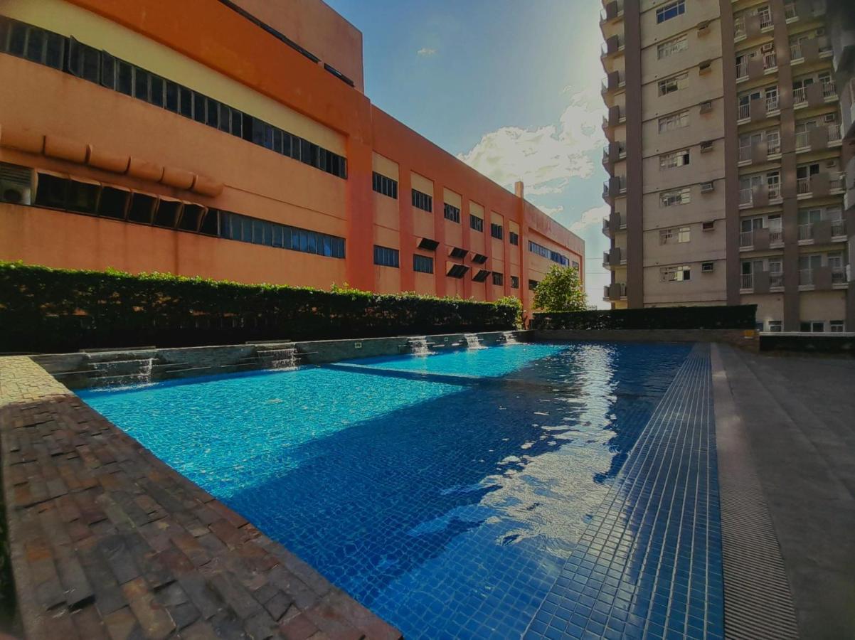Aparthotel Laureano Di Trevi Tower Manila Zewnętrze zdjęcie